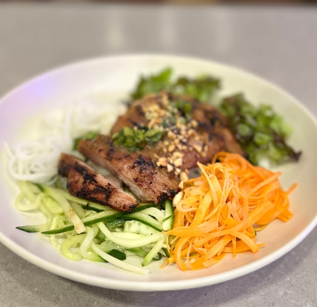 Chicken Banh Hoi (woven vermicelli).
